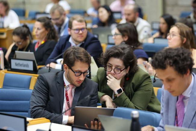 Delegates consult Cluster B 