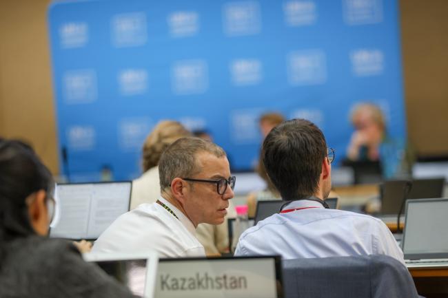 Delegates from Switzerland consult 