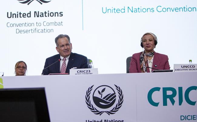 Juan Carlos Navarro, Minister of the Environment, Panama, and Yasmine Fouad, Executive Secretary, UNCCD -UNCCD-CRIC23-1Dec2025
