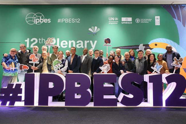 Members of the Multidisciplinary Expert Panel pose for a group photo with David Obura, IPBES Chair and Luthando Dziba, IPBES Executive Secretary