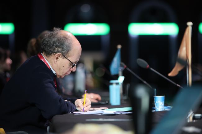 An observer takes notes. 