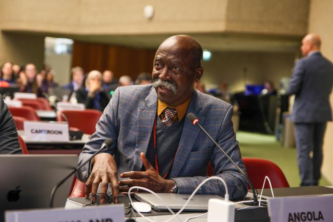 Santos Virgílio, Angola