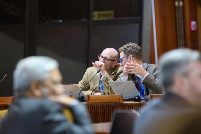 Delegates from the UK consult. 