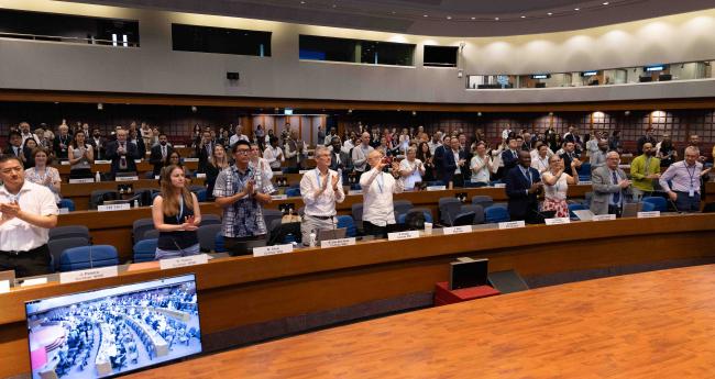 Delegates applaud 