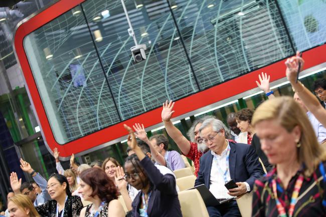 Participants provide more information on their background by raising hands.