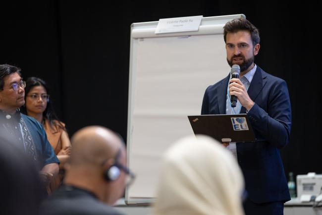 Delegates share ideas