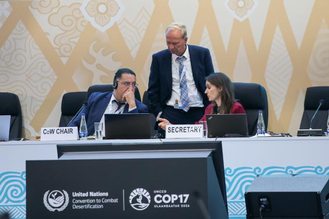 COW Chair Khalid Cherki consults with members of the UNCCD Secretariat.