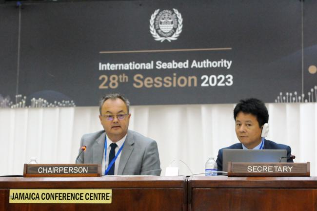 Working Group Facilitator Olav Myklebust, Norway, and Yongsheng Cai, ISA Secretariat